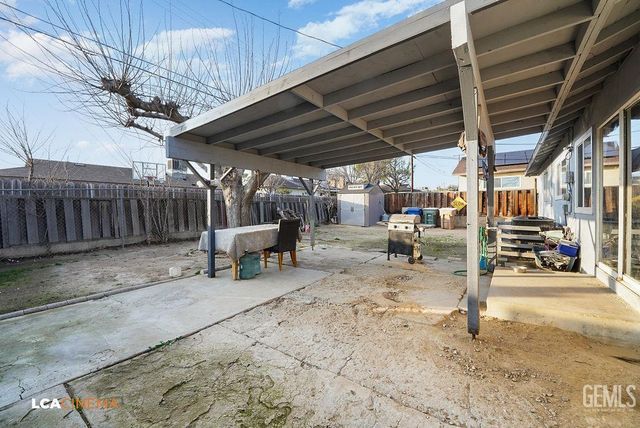 2204 Lynwood Street, Bakersfield, CA 93306