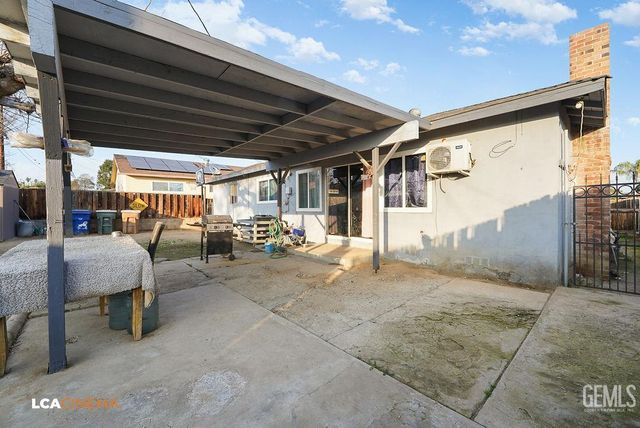 2204 Lynwood Street, Bakersfield, CA 93306