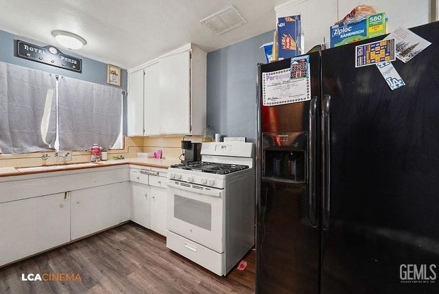 2204 Lynwood Street, Bakersfield, CA 93306