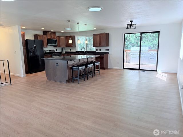 904 N Waugh Road, Mount Vernon, WA 98273