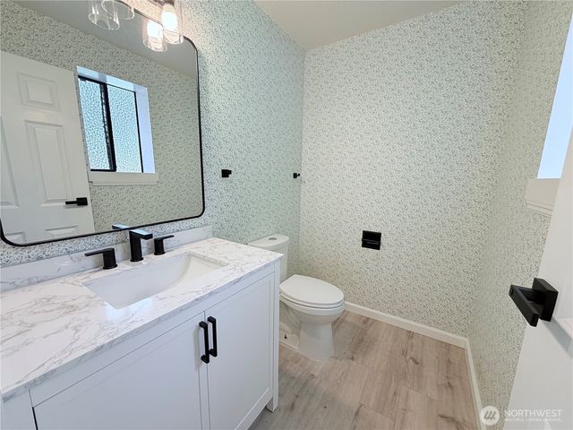 904 N Waugh Road, Mount Vernon, WA 98273