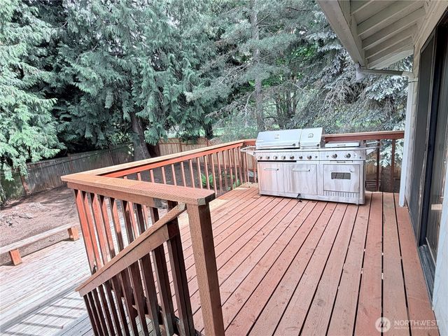 904 N Waugh Road, Mount Vernon, WA 98273