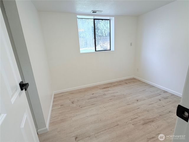 904 N Waugh Road, Mount Vernon, WA 98273