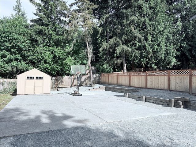 904 N Waugh Road, Mount Vernon, WA 98273