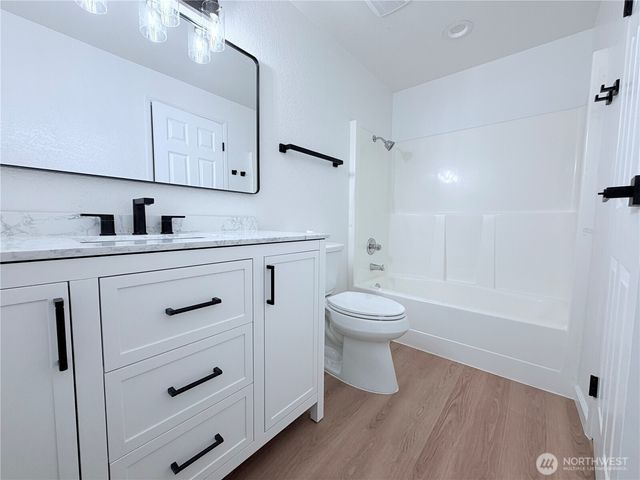 904 N Waugh Road, Mount Vernon, WA 98273