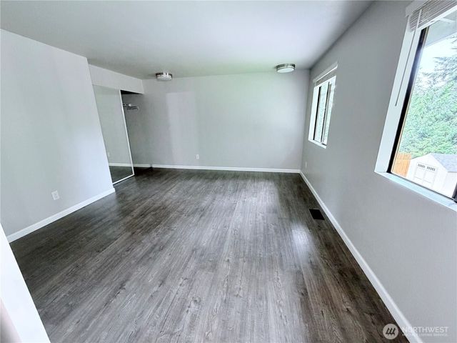 904 N Waugh Road, Mount Vernon, WA 98273