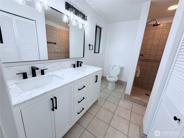 904 N Waugh Road, Mount Vernon, WA 98273