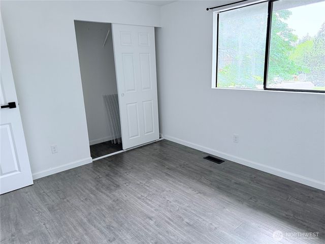 904 N Waugh Road, Mount Vernon, WA 98273