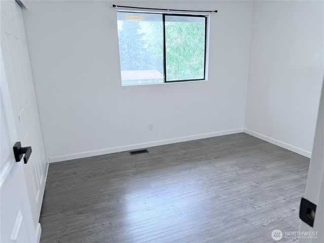 904 N Waugh Road, Mount Vernon, WA 98273