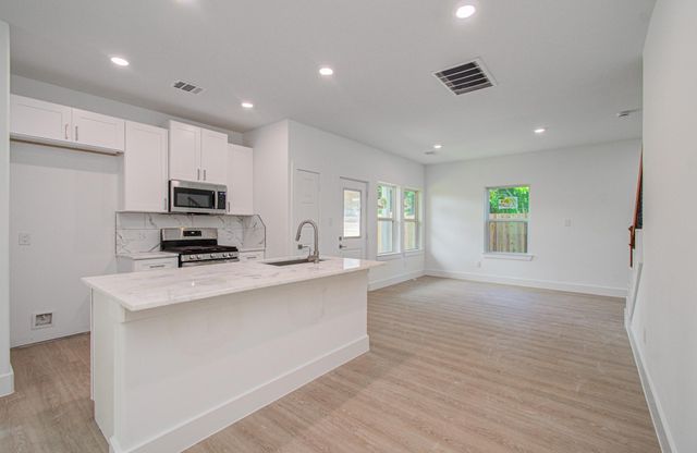 5011 Yellowstone Boulevard, Houston, TX 77021
