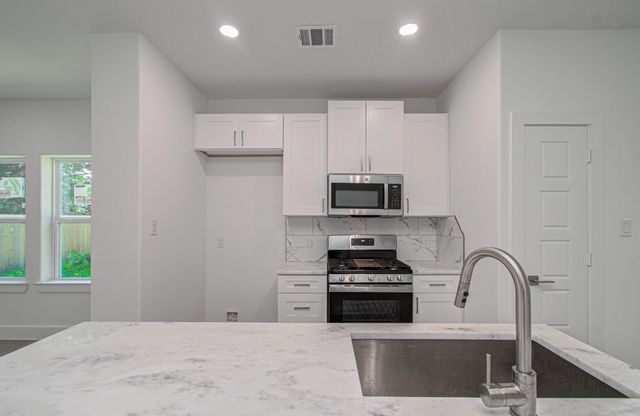 5011 Yellowstone Boulevard, Houston, TX 77021