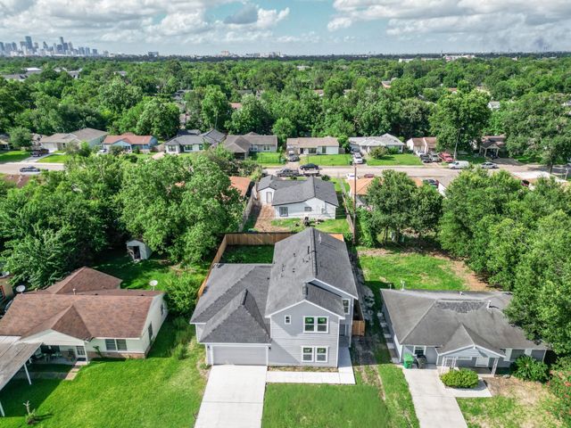 5011 Yellowstone Boulevard, Houston, TX 77021