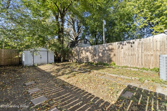 810 Weller Ave, Louisville, KY 40208