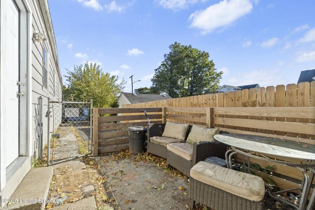 810 Weller Ave, Louisville, KY 40208