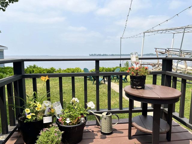 2927 SUNSET POINT LANE, Oshkosh, WI 54904