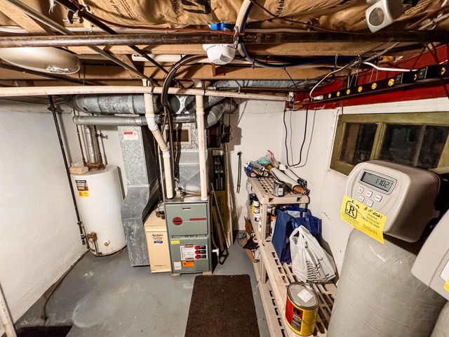 2927 SUNSET POINT LANE, Oshkosh, WI 54904