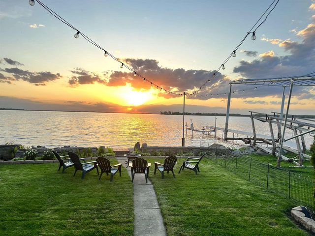 2927 SUNSET POINT LANE, Oshkosh, WI 54904