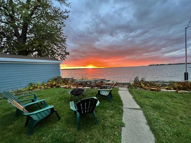 2927 SUNSET POINT LANE, Oshkosh, WI 54904