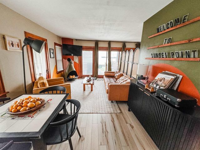 2927 SUNSET POINT LANE, Oshkosh, WI 54904