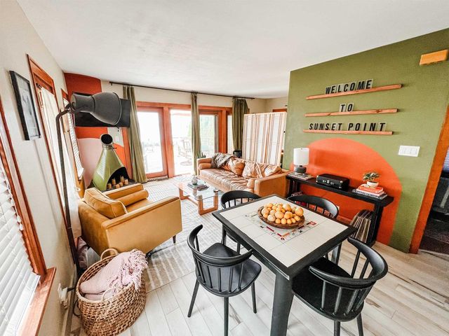 2927 SUNSET POINT LANE, Oshkosh, WI 54904