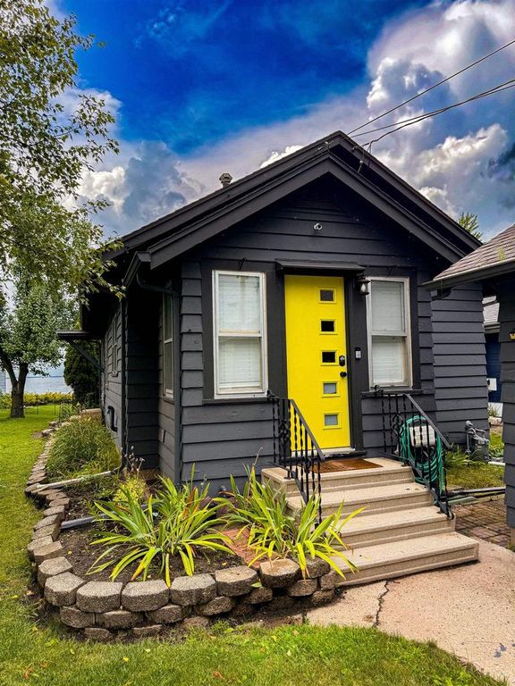 2927 SUNSET POINT LANE, Oshkosh, WI 54904