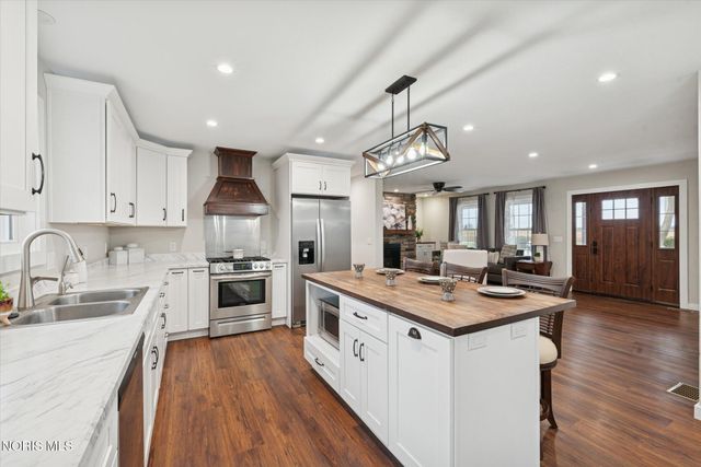 6490 County Rd 5-2, Delta, OH 43515