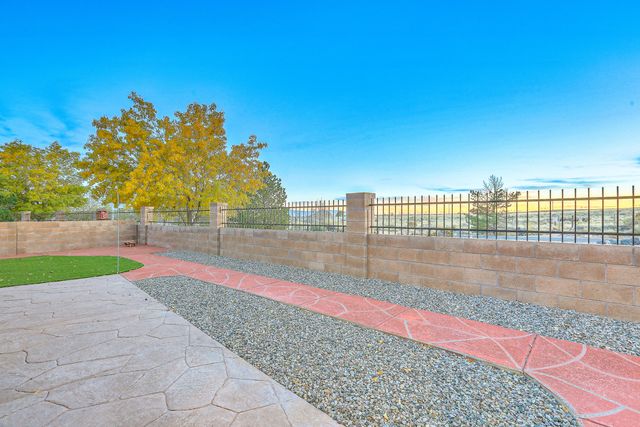 8300 Mesa Top Road NW, Albuquerque, NM 87120