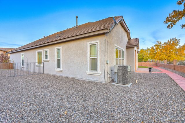 8300 Mesa Top Road NW, Albuquerque, NM 87120