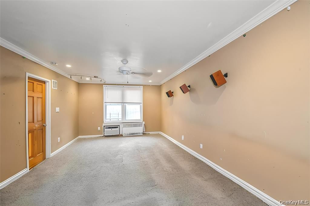 110 Brooklyn Avenue 3ZZ, Freeport, NY 11520 — photo 2
