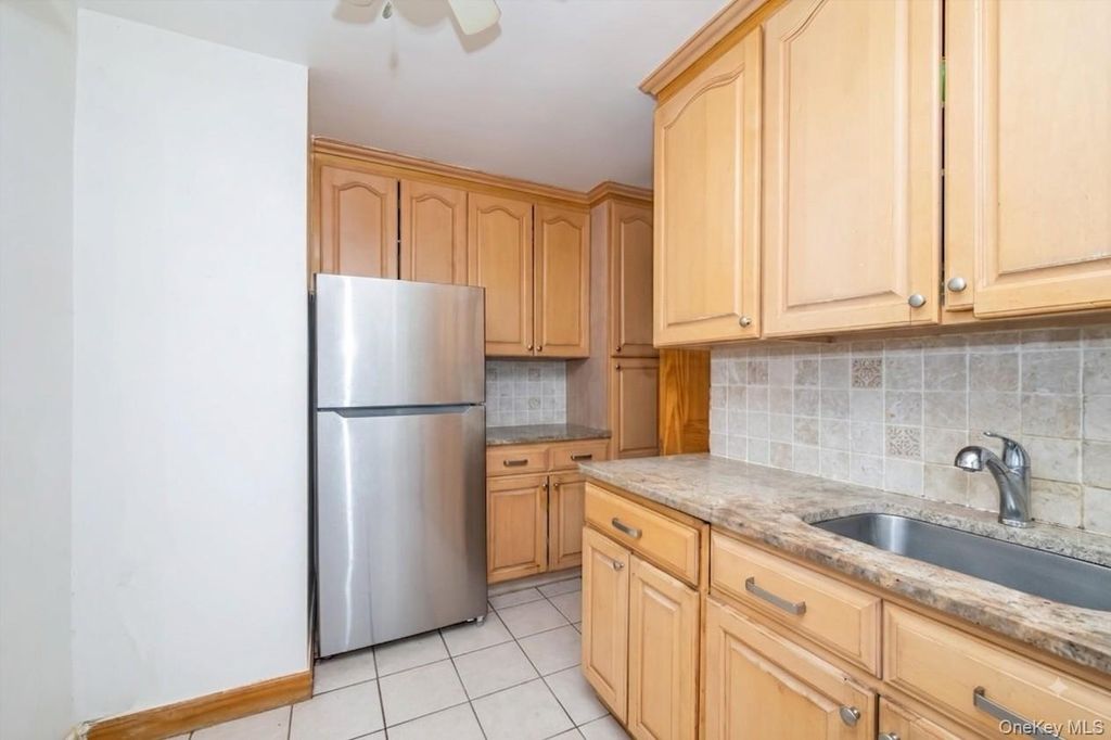 110 Brooklyn Avenue 3ZZ, Freeport, NY 11520 — photo 5