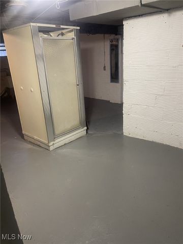 6 S Glenellen Avenue, Youngstown, OH 44509