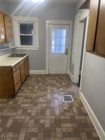 6 S Glenellen Avenue, Youngstown, OH 44509