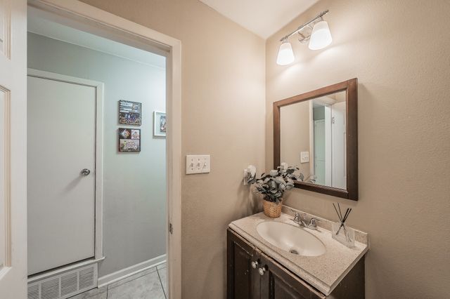 6037 Lindy Lane, Watauga, TX 76148