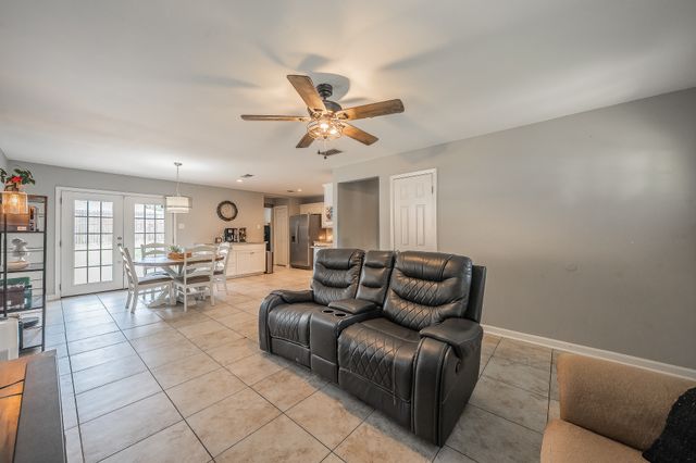 6037 Lindy Lane, Watauga, TX 76148