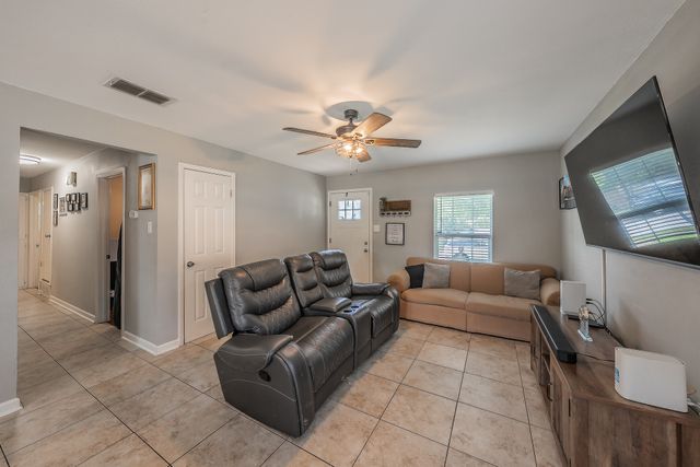 6037 Lindy Lane, Watauga, TX 76148