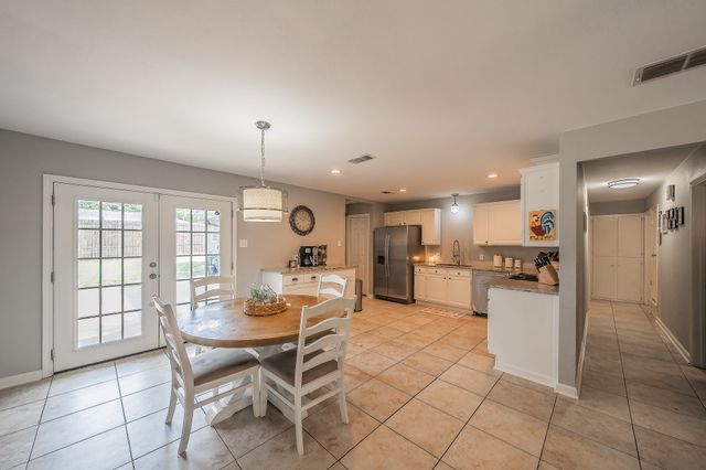6037 Lindy Lane, Watauga, TX 76148