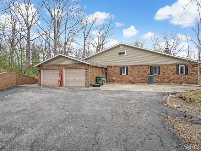 110 Estate Drive, Chester, IL 62233