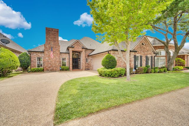 759 Village Green Drive, Desoto, TX 75115