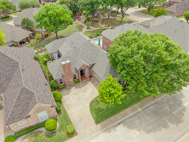 759 Village Green Drive, Desoto, TX 75115