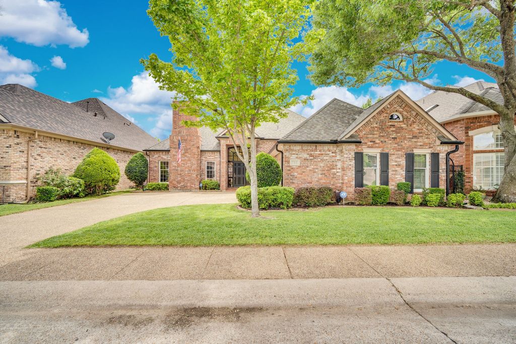 759 Village Green Drive, Desoto, TX 75115