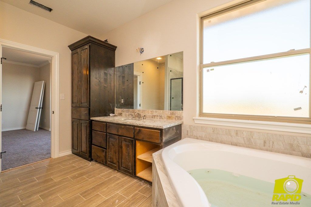 Image 9 of property listing at 9502 Grey Wolf Lane, San Angelo, TX 76901