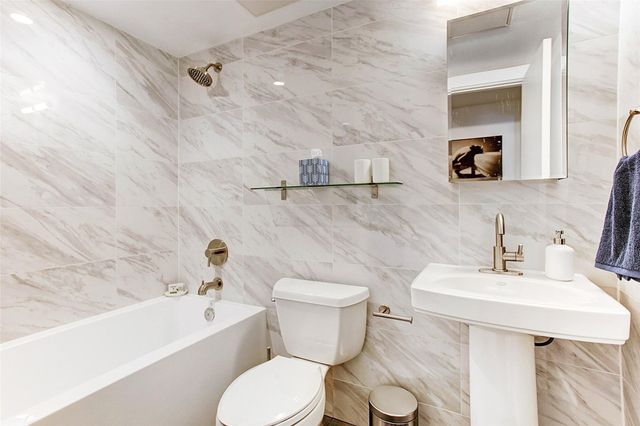 5252 Memorial Drive 5252, Houston, TX 77007