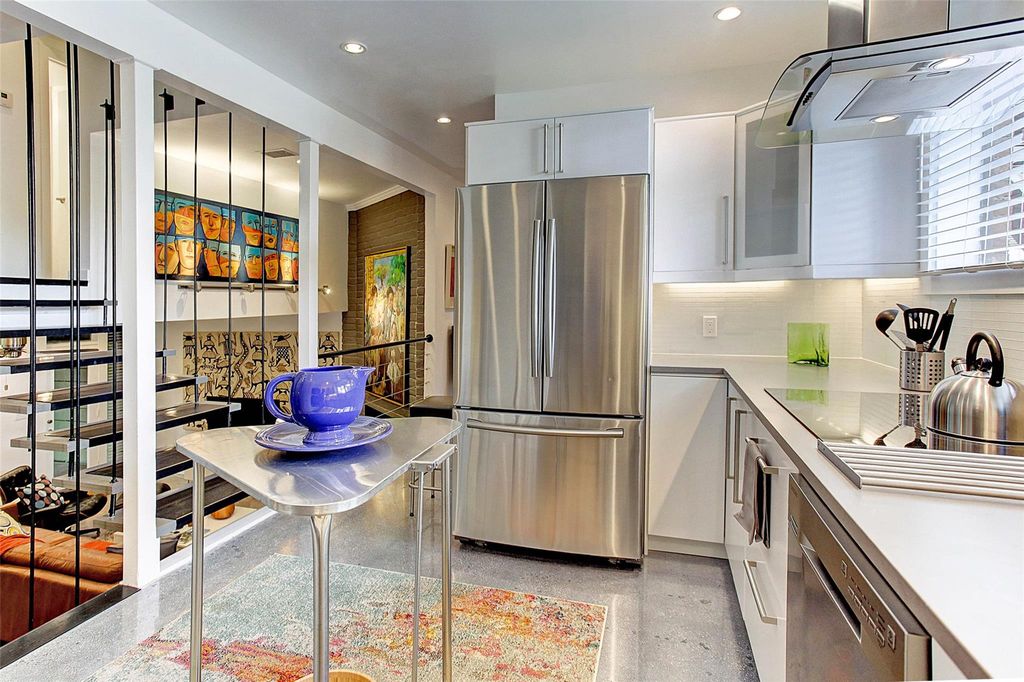 5252 Memorial Drive 5252, Houston, TX 77007