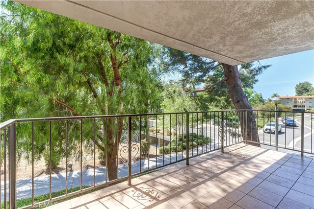 2393 Via Mariposa W 1D, Laguna Woods, CA 92637