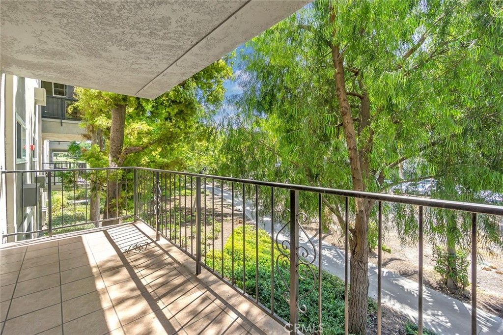 2393 Via Mariposa W 1D, Laguna Woods, CA 92637