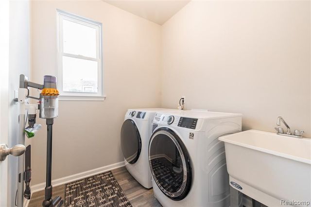 11516 Pheasant Circle, Taylor, MI 48180