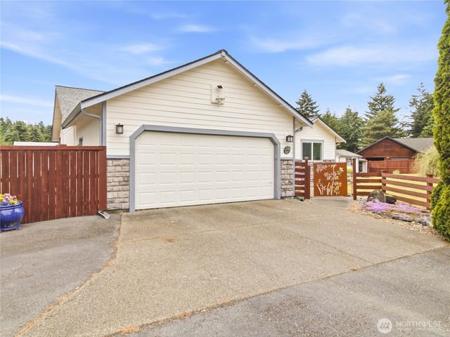 18828 Loganberry Street SW, Rochester, WA 98579