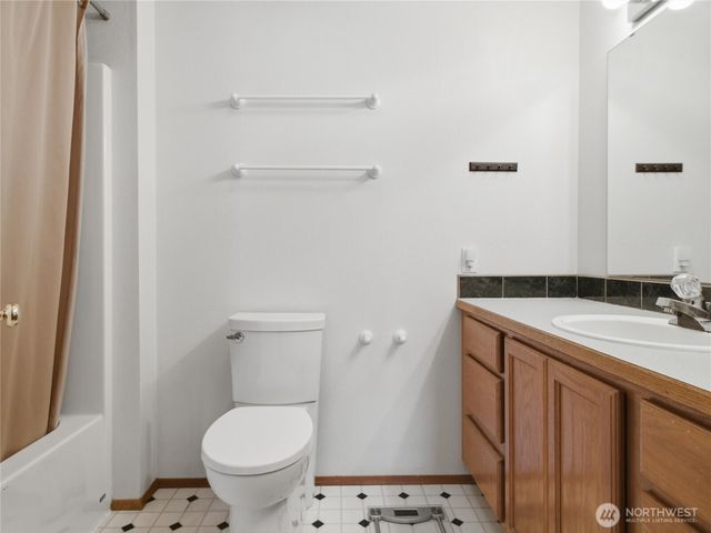 18828 Loganberry Street SW, Rochester, WA 98579