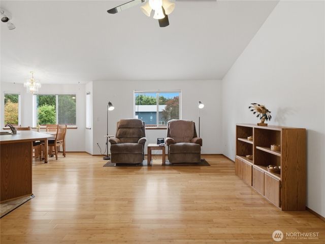 18828 Loganberry Street SW, Rochester, WA 98579