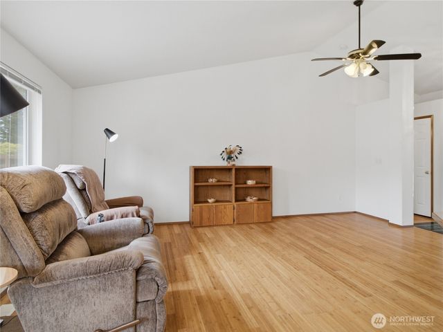 18828 Loganberry Street SW, Rochester, WA 98579
